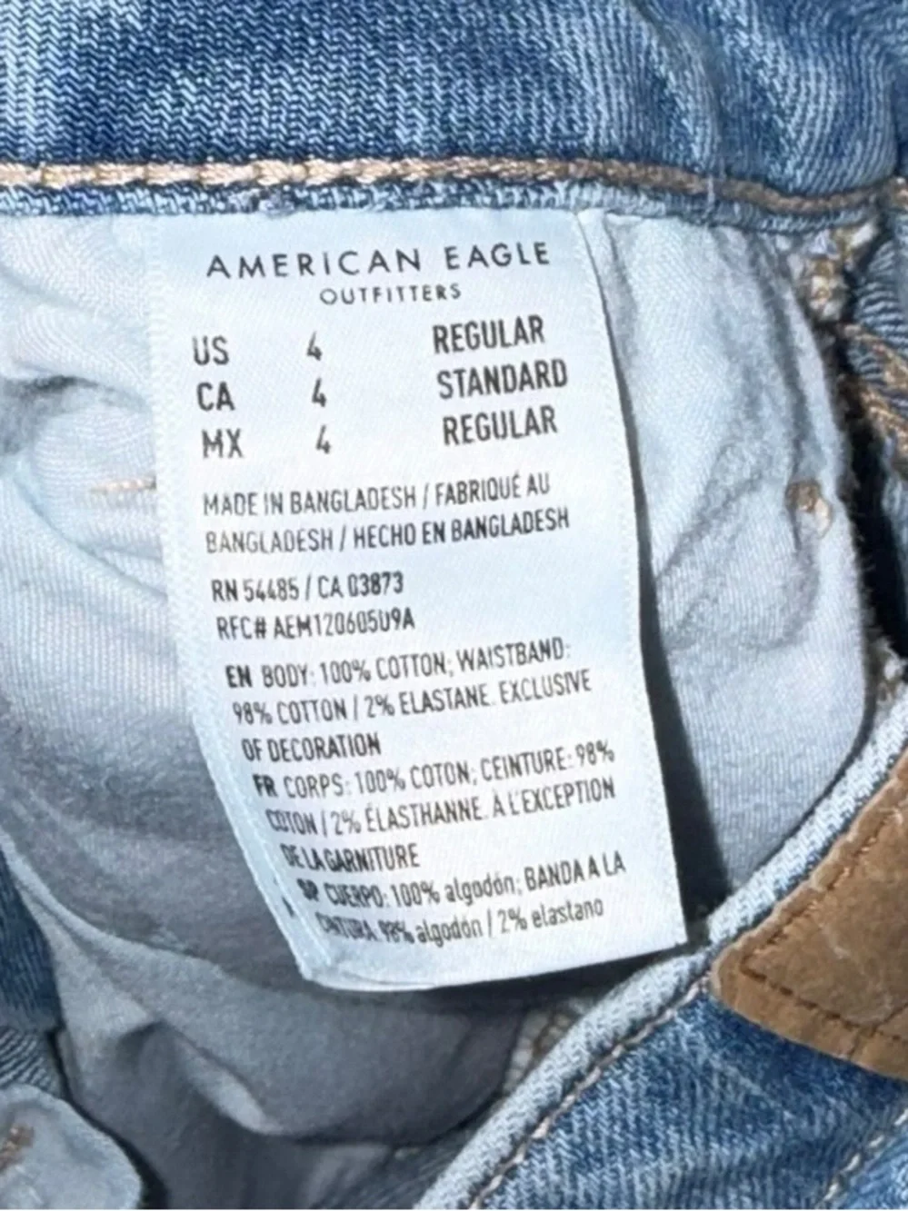 American Eagle Distressed Straight Leg Mom Jean Size 4